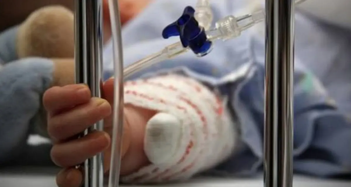 Bimbo caduto dalle scale a San Calogero, migliorano le condizioni cliniche del piccolo\u00A0ricoverato a Catanzaro\n