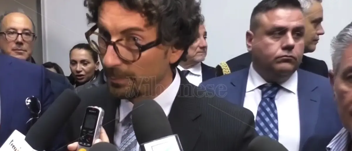 Regionali, Toninelli in Calabria a sostegno di Amalia Bruni: tappa anche nel Vibonese