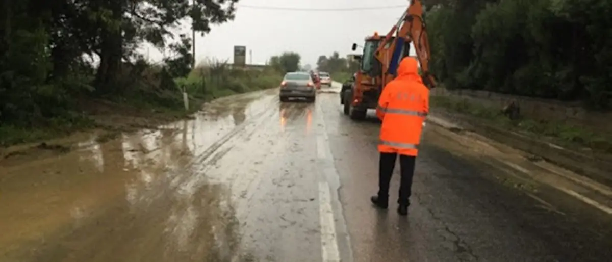 Allagamenti sulla strada per Spadola, traffico deviato