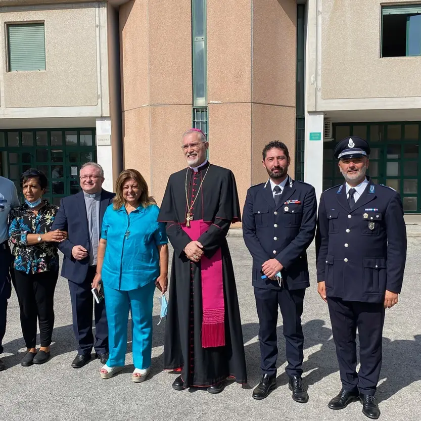 Il nuovo vescovo Attilio Nostro arriva a Vibo e va in visita al carcere