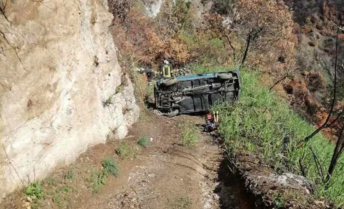 Grotteria, incidente sulla strada verso Serra San Bruno: due feriti