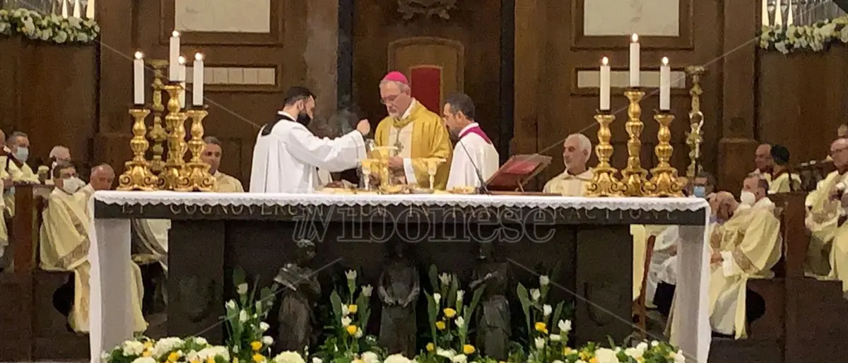 Il nuovo vescovo di Mileto si presenta ai fedeli: «I figli educano i genitori ad amare» -Video