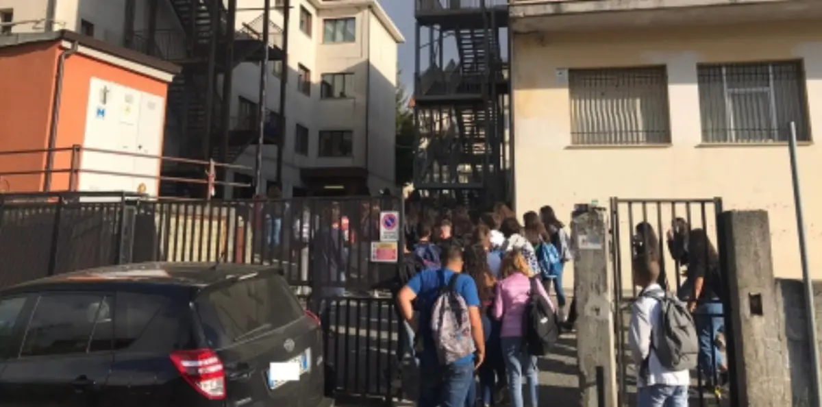 Violenza sulle donne, al “Luigi Einaudi” di Serra San Bruno un dibattito con gli studenti