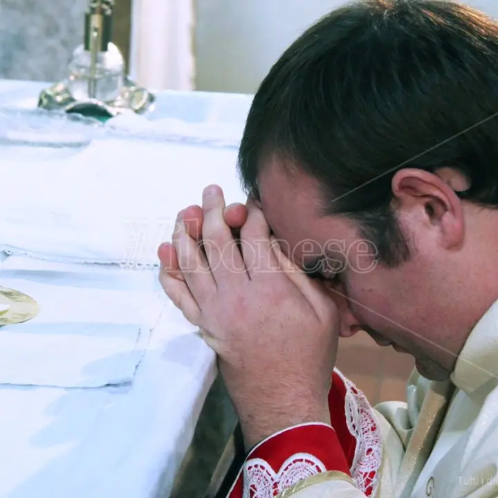 Il racconto del miracolato: «Così don Mottola mi ha guarito» -Video