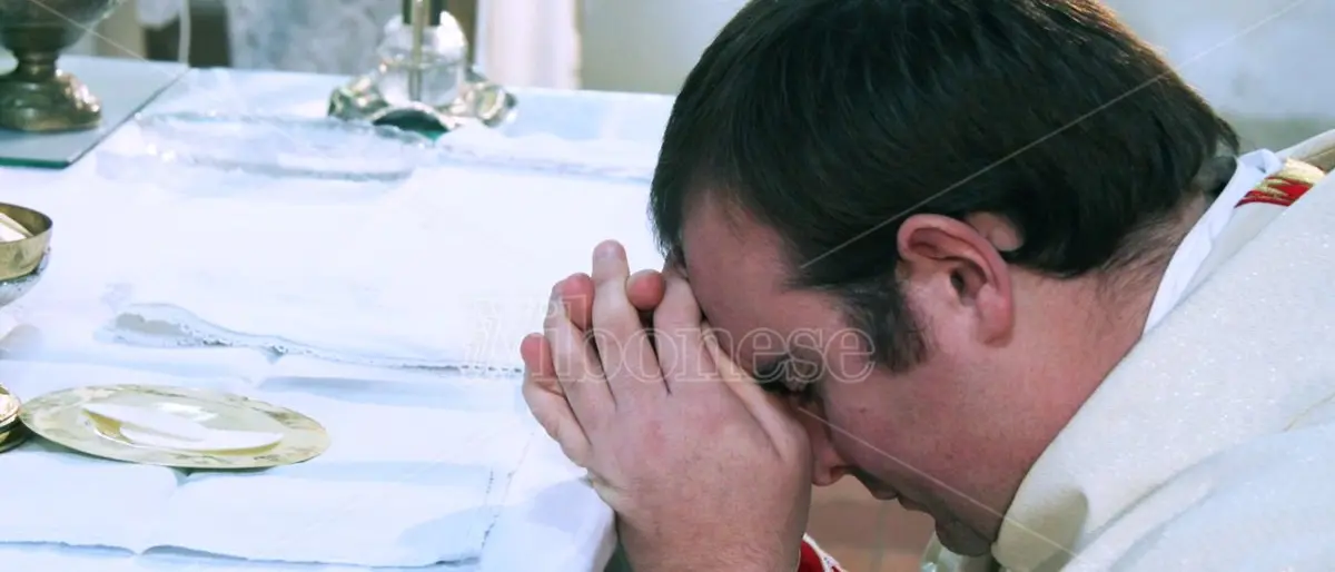 Il racconto del miracolato: «Così don Mottola mi ha guarito» -Video