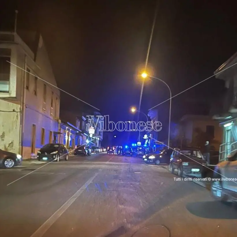 Mileto, automobilista investe un pedone in pieno centro