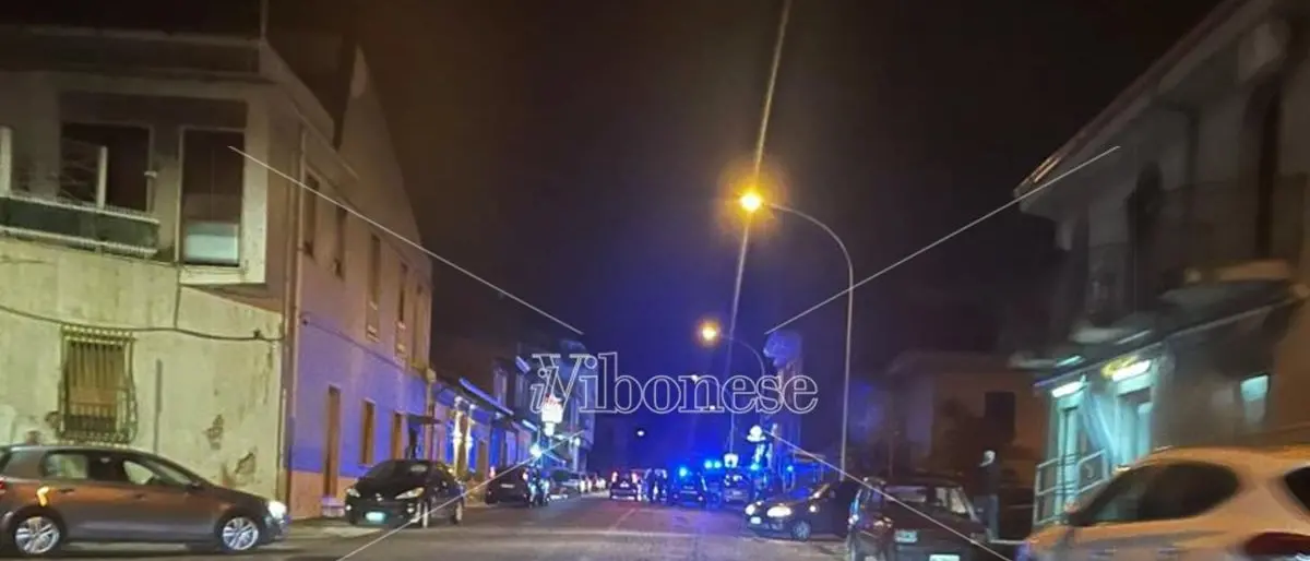 Mileto, automobilista investe un pedone in pieno centro