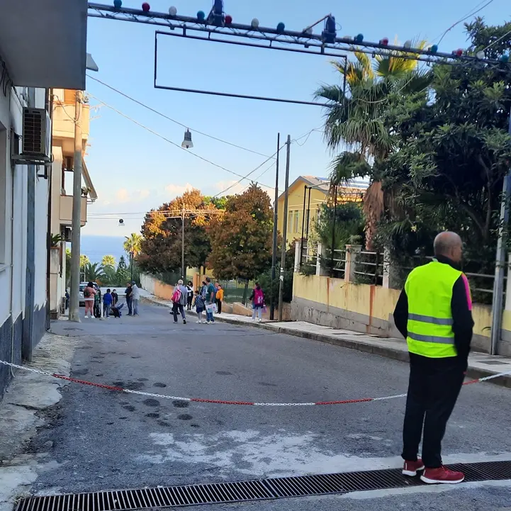 Ricadi, i precettori di reddito di cittadinanza impegnati all'ingresso delle scuole