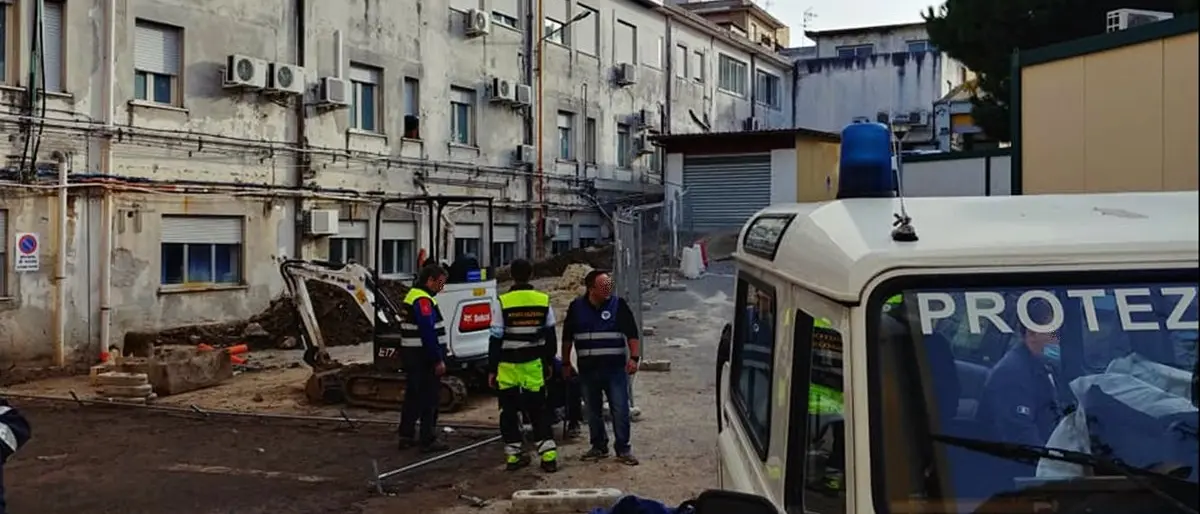 Ospedale Vibo: smontata la tensostruttura per il triage Covid. Non serve, pochi casi