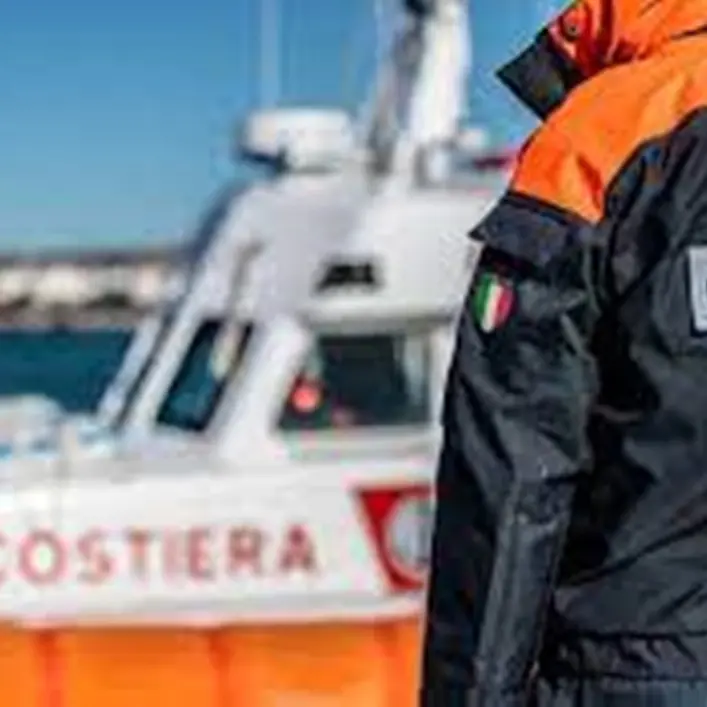 Oltre 1300 migranti in pericolo al largo delle coste calabresi, interviene la Guardia costiera