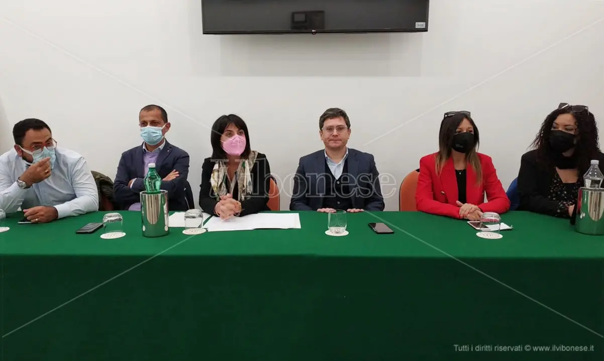 Comune di Vibo in dissesto, il Pd chiede le dimissioni del sindaco Limardo - Video