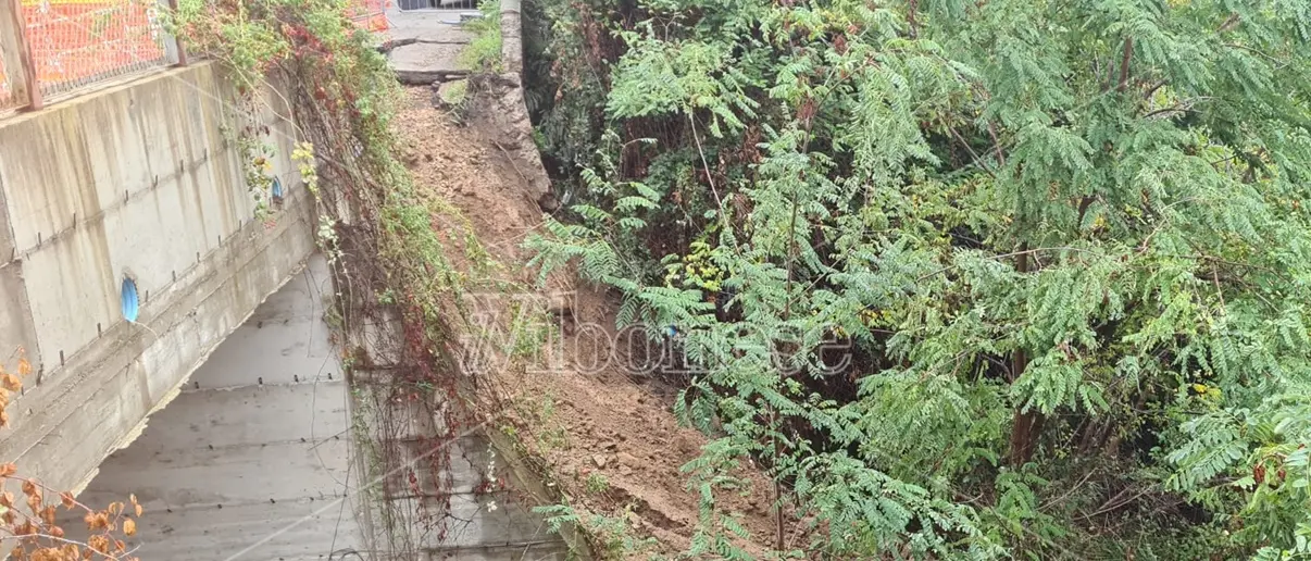 Maltempo a Vibo, crolla la strada d'accesso alla frazione San Pietro - Video