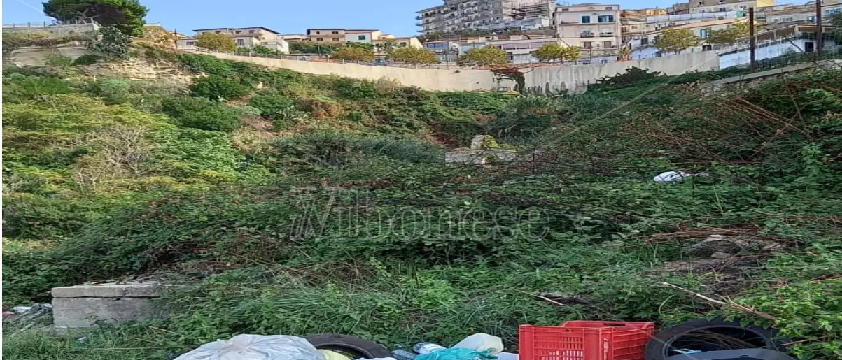 Pizzo: quell’incantevole spiaggia della “Seggiola” sprofondata nel degrado