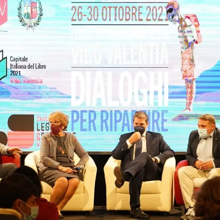 Al via il Festival Leggere& Scrivere, il senatore Barachini: «Raccontiamo una Vibo migliore» -Video