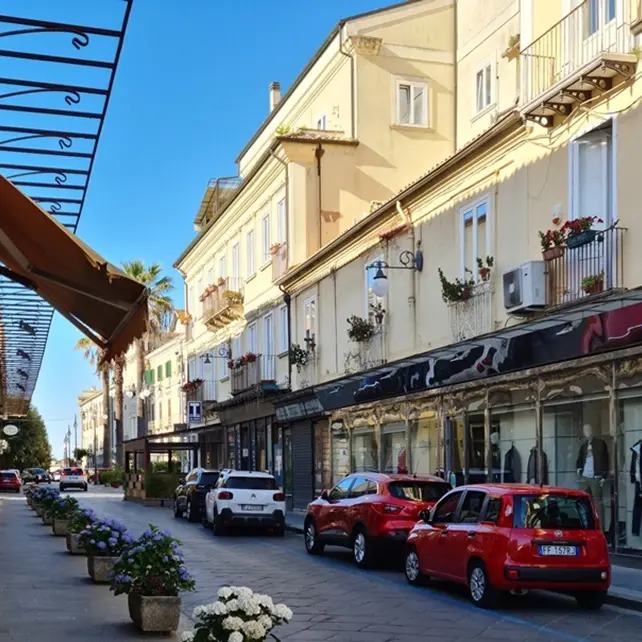Corso Umberto al buio: l’Unione consumatori diffida il fornitore di energia elettrica