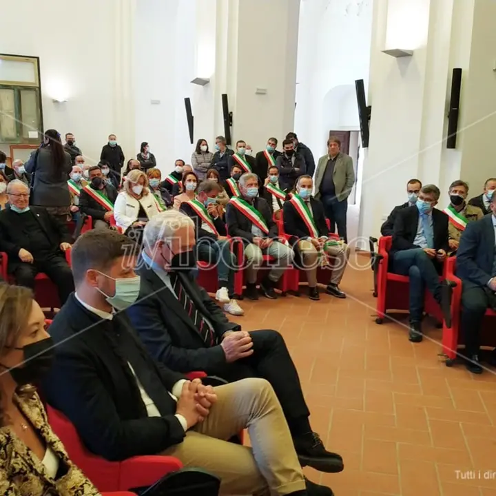 Vibo, consiglio comunale aperto dopo la sparatoria: «Ferma la nostra condanna»