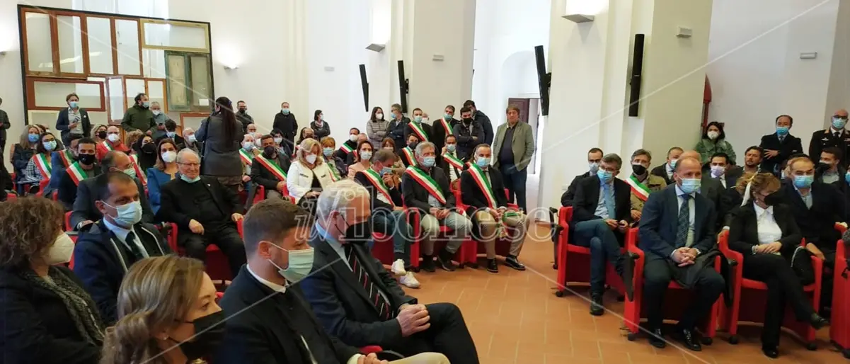 Vibo, consiglio comunale aperto dopo la sparatoria: «Ferma la nostra condanna»