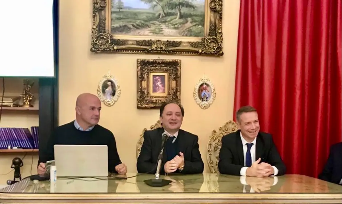 Vibo, Gianluigi Nuzzi ospite all'Istituto di criminologia con il procuratore Falvo