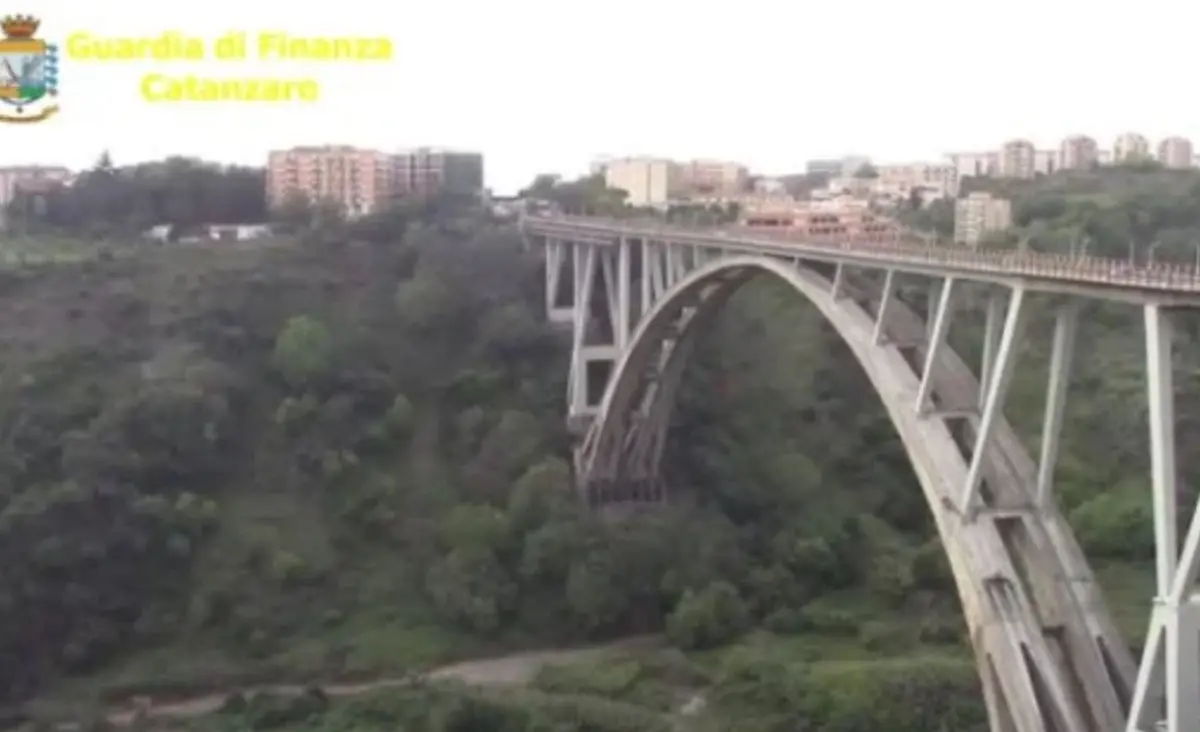 Controllavano gli appalti per il Ponte Morandi e la Due Mari: arresti e sequestri