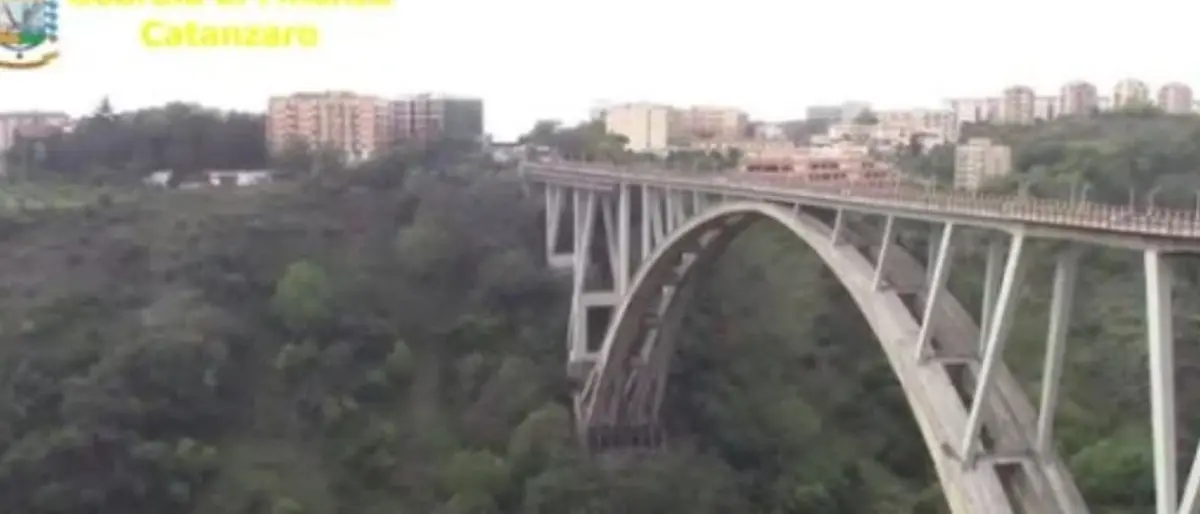 Controllavano gli appalti per il Ponte Morandi e la Due Mari: arresti e sequestri