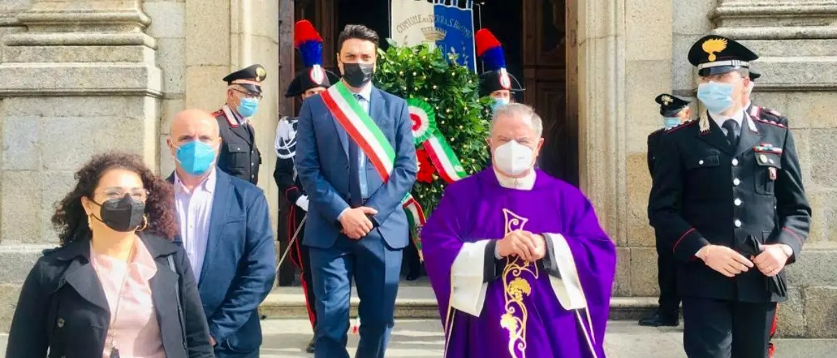 Serra San Bruno ricorda i caduti di tutte le guerre, il sindaco: «La memoria rafforza la comunità»