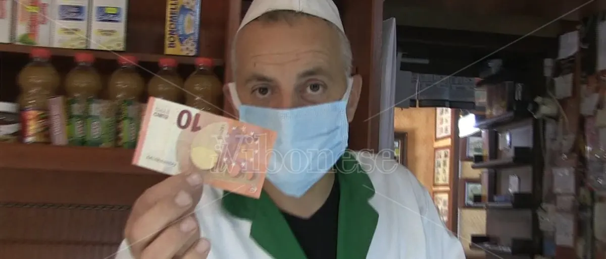 Longobardi, il crollo della strada minaccia la sopravvivenza delle uniche attività: «Aiutateci» -Video