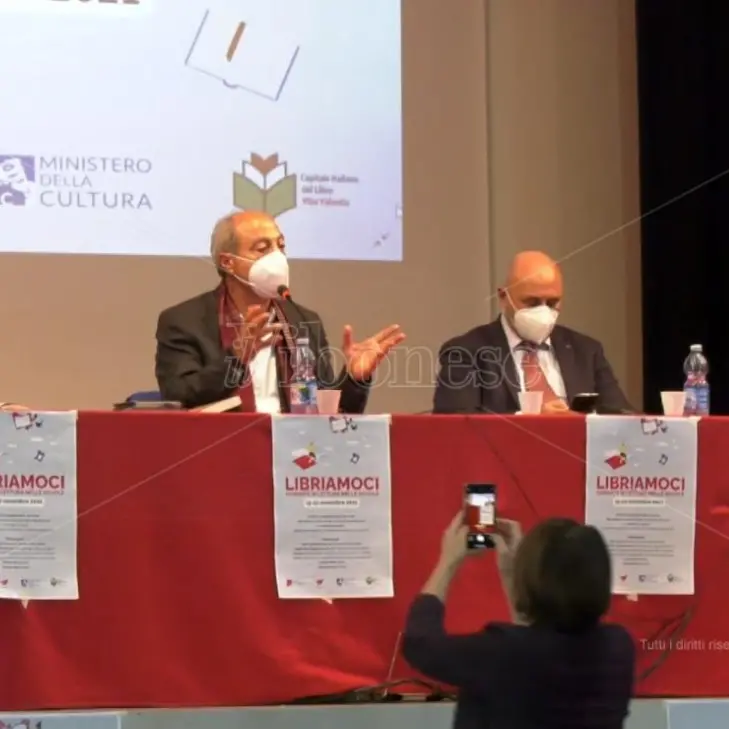 Parte da Vibo il progetto nazionale “Libriamoci”, lo scrittore Abate: «Leggere è tutto»