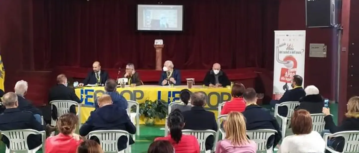 La Carovana antiracket a Vibo: «Offriamo aiuto per non finire stritolati dalla malavita»