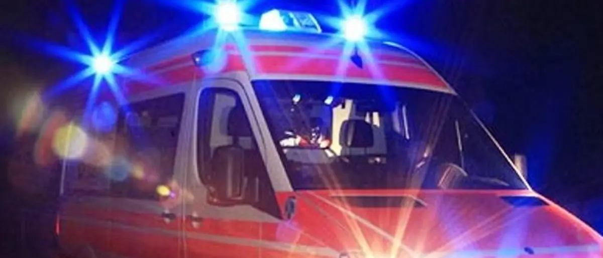 Scontro sulla 106 nel Cosentino, tre persone ferite