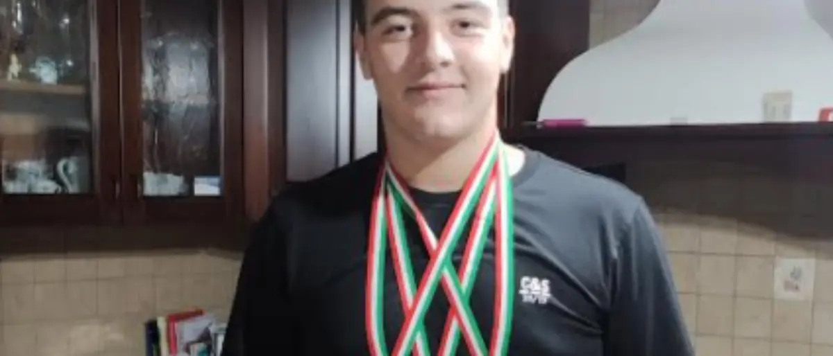 Pesi: giovane vibonese conquista tre medaglie nel Campionato nazionale