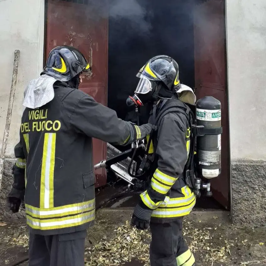 San Nicola da Crissa: per sfuggire alle fiamme cade da un muretto, grave un 49enne