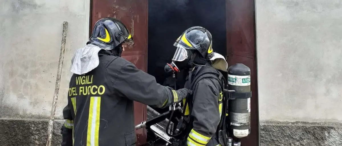 San Nicola da Crissa, morto l'uomo che era caduto da sei metri per sfuggire alle fiamme