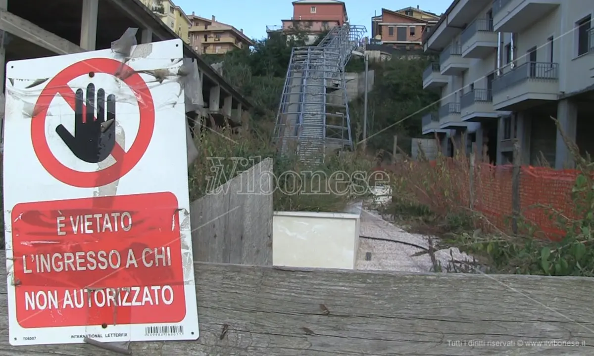 Scala mobile di Vibo Valentia, nuovo stop: «Ma non sarà un’altra incompiuta» - Video