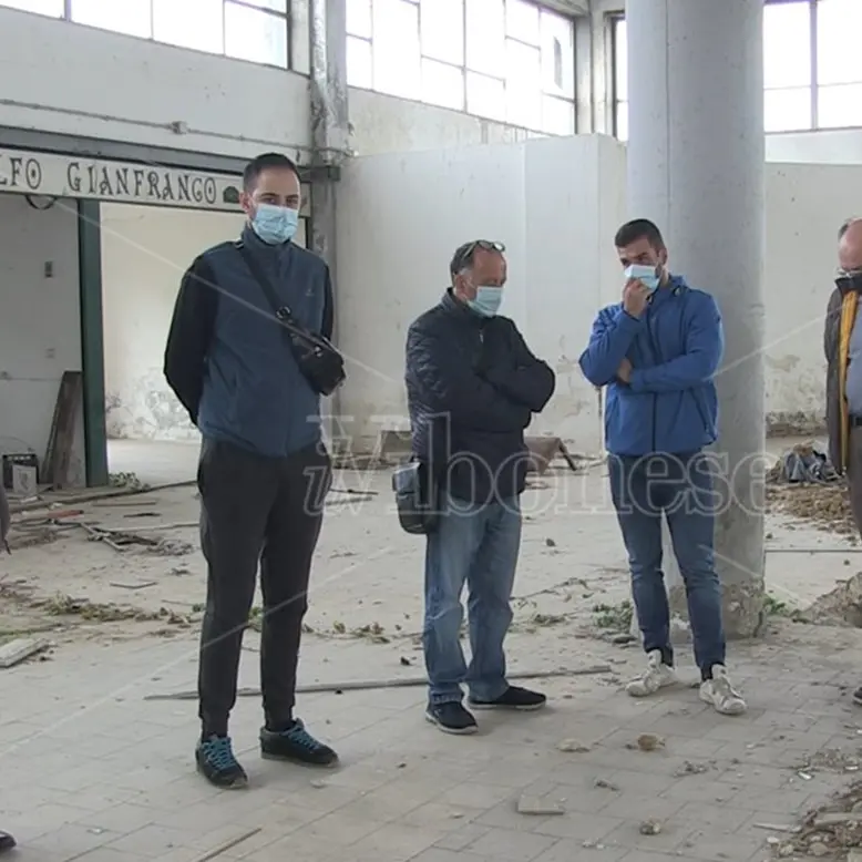 Uno stop di \"sei mesi\" che dura da 9 anni: mercati generali di Vibo nel degrado, nuova protesta - Video