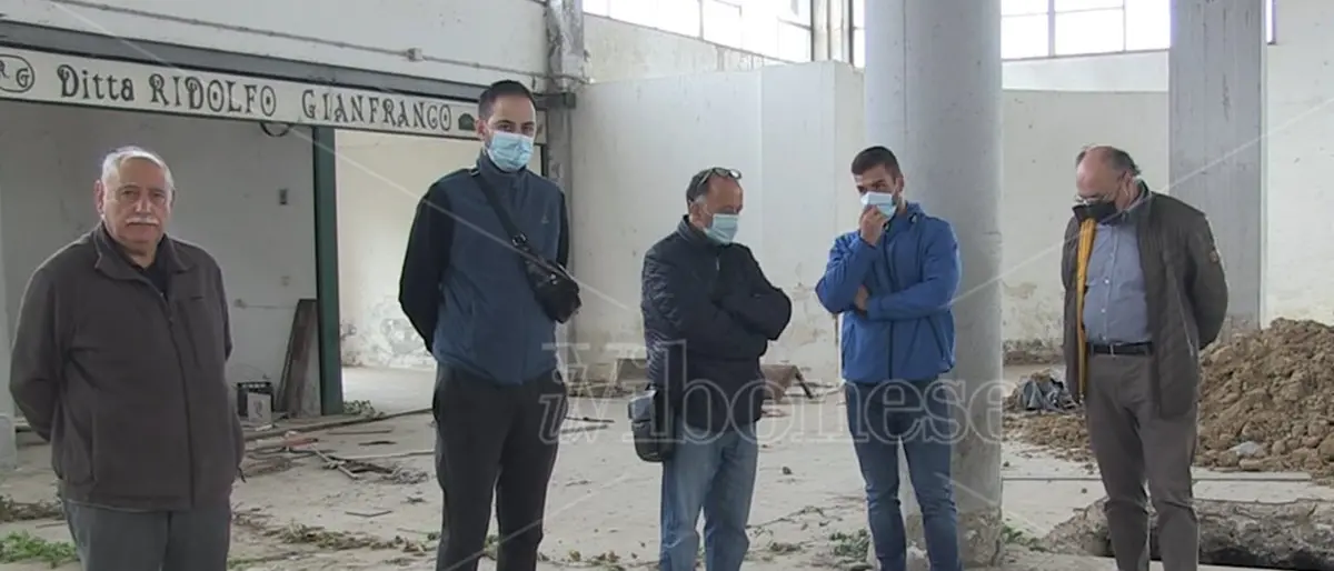 Uno stop di \"sei mesi\" che dura da 9 anni: mercati generali di Vibo nel degrado, nuova protesta - Video