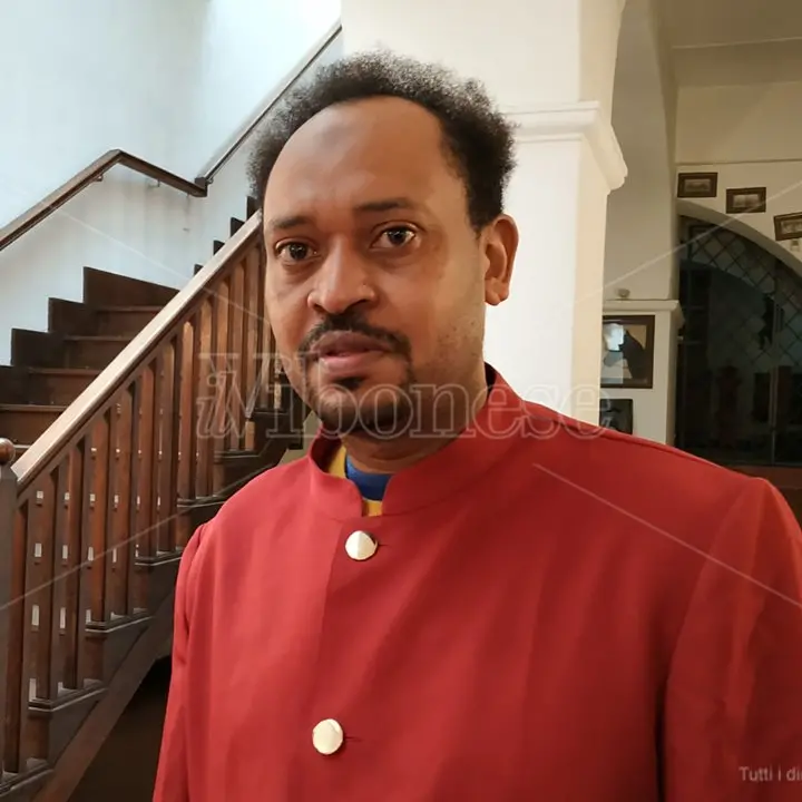 Mohamed, il maggiordomo dal cuore d'oro diventato Cavaliere della Repubblica ma col sogno della cittadinanza - Video
