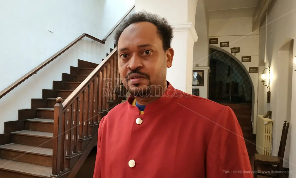 Mohamed, il maggiordomo dal cuore d'oro diventato Cavaliere della Repubblica ma col sogno della cittadinanza - Video