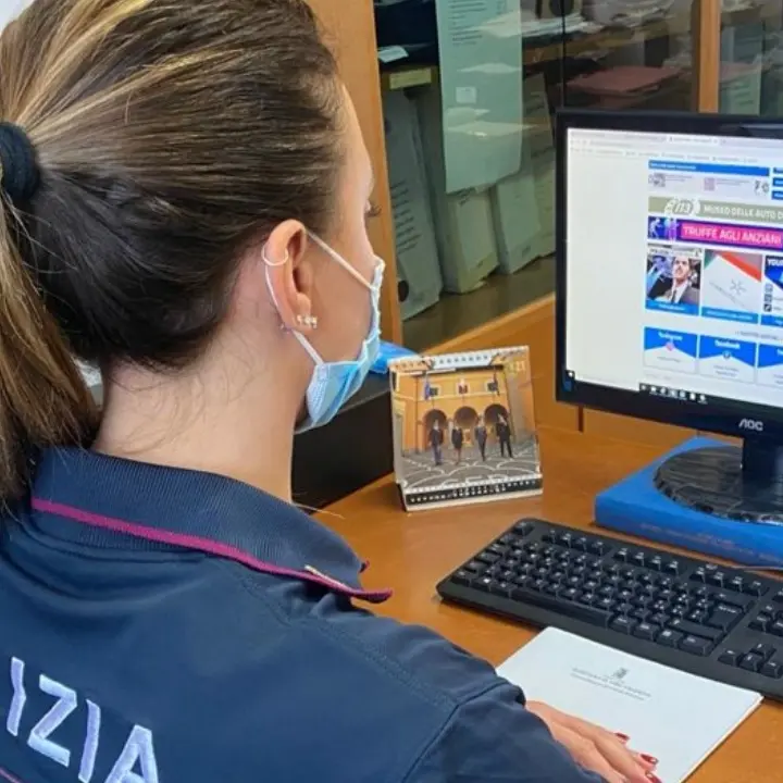 Vibo: compra un telefono di ultima generazione su internet ma è una truffa, denunciato 50enne