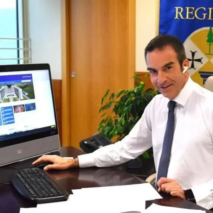 Covid, la Calabria resta in zona bianca, ma Occhiuto non esclude restrizioni per i non vaccinati