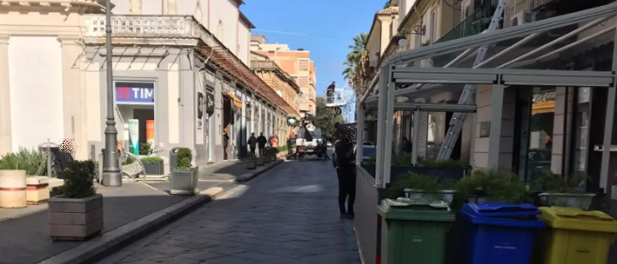 Vibo: corso Umberto I chiuso per installare le luminarie, scoppia il malcontento