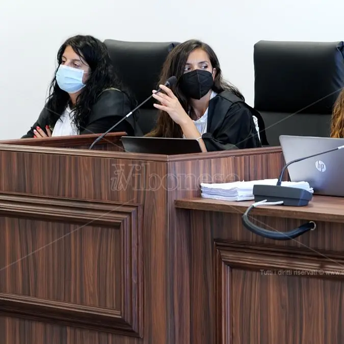 Rinascita Scott ed il “pasticcio” del maxiprocesso: fra ricusazioni, stralci e richieste di astensione