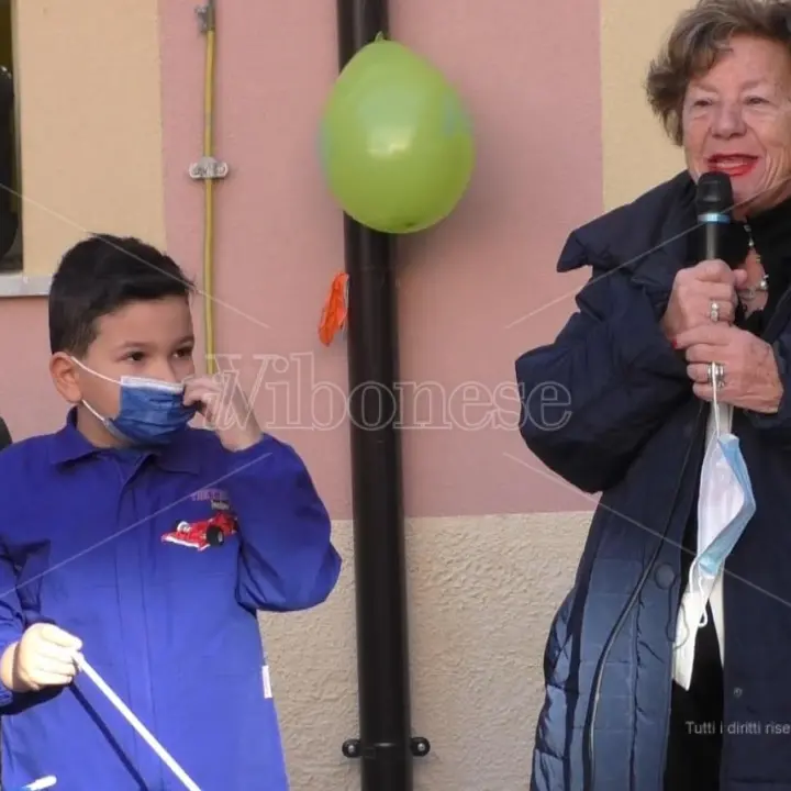 La presidente nazionale Unicef nelle scuole di Nicotera: «I bambini hanno diritto all’ascolto» -Video