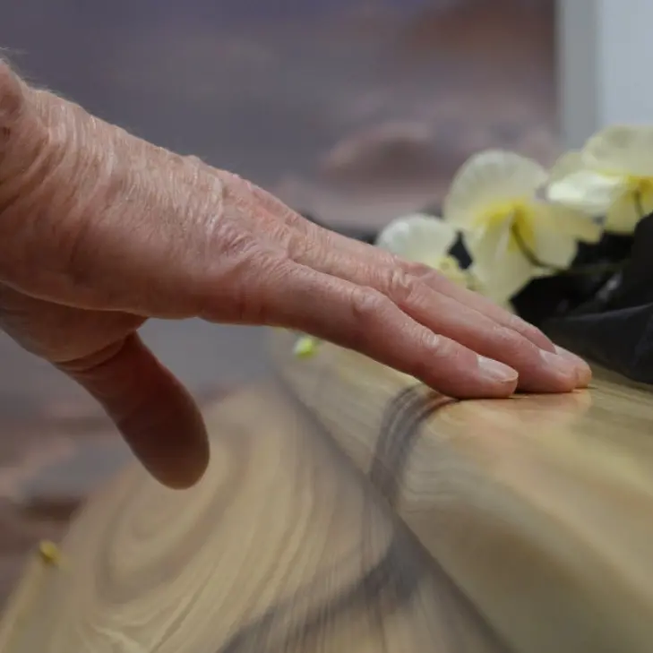 Esplode una bara, a Filadelfia chiuso parte del cimitero cittadino