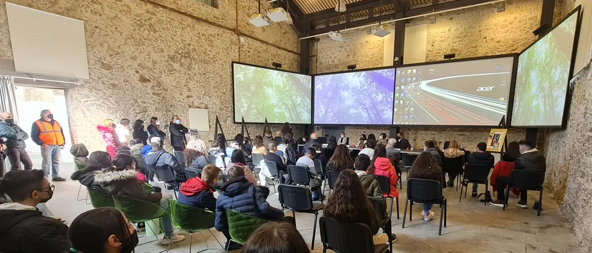 Mongiana, il magistrato Anna Maria Frustaci incontra i giovani studenti