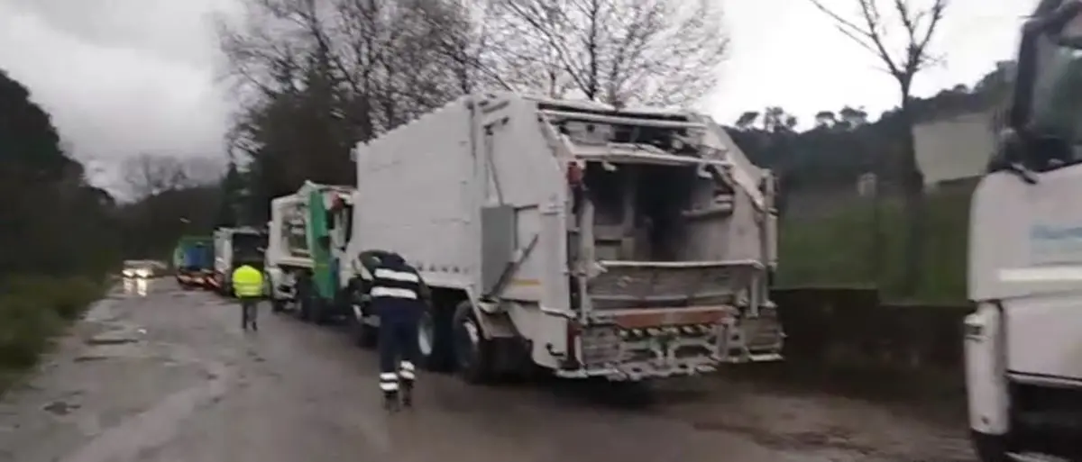 Un guasto ferma l’impianto di Vazzano: colonne di camion di rifiuti davanti ai cancelli - Video