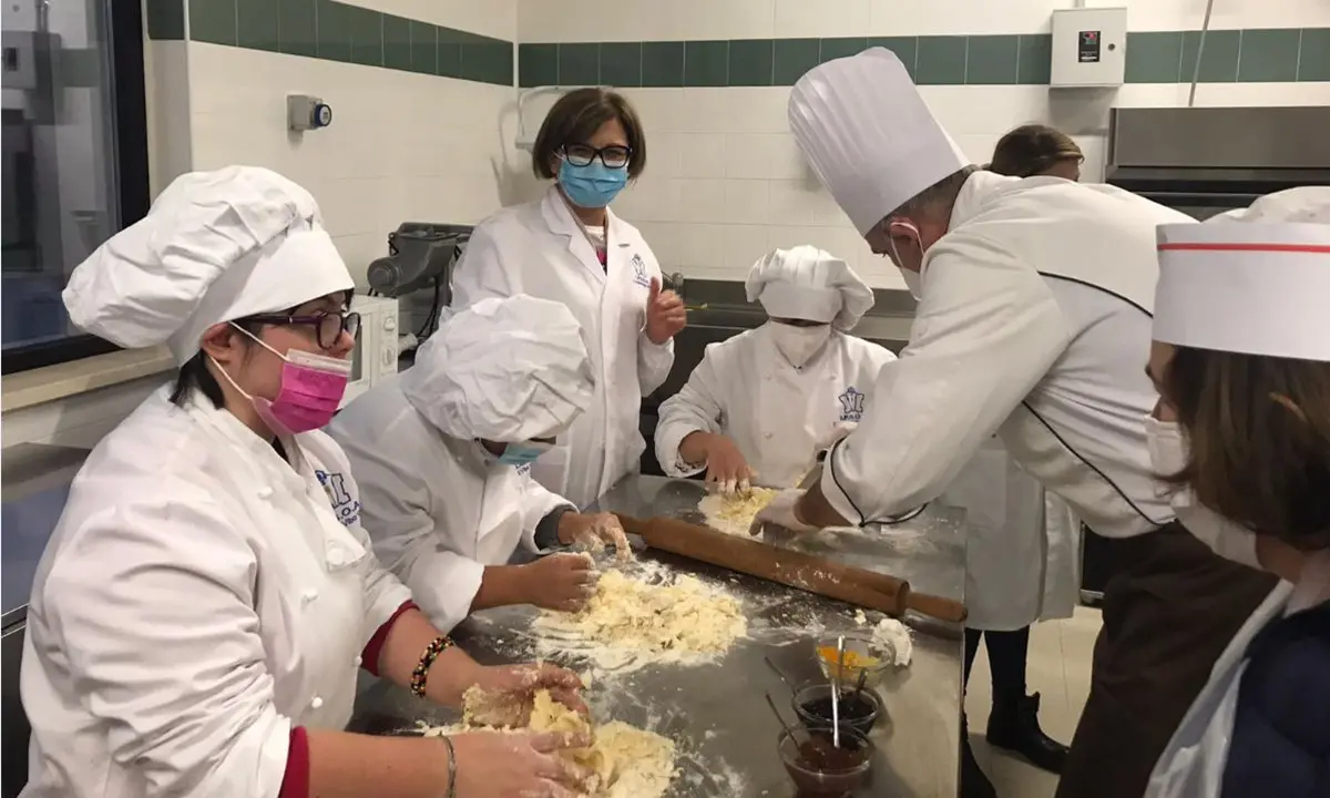All’Istituto Alberghiero di Vibo Valentia Cucini...AMO insieme con i ragazzi Down