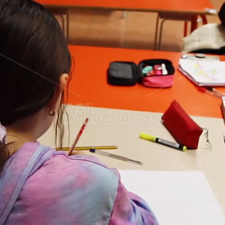 Covid, crescono i contagi e le classi tornano in Dad anche con un solo caso