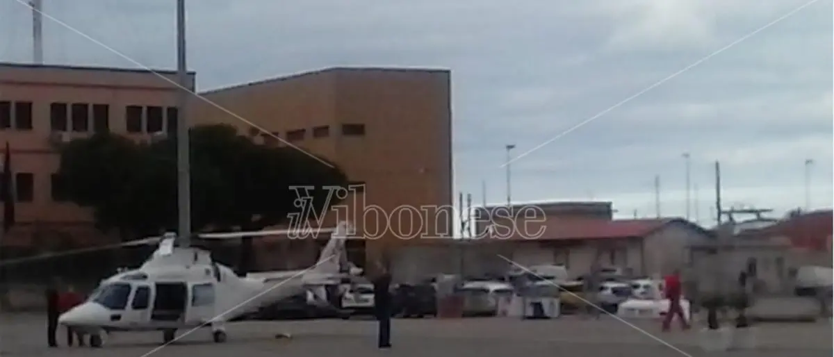 Incidente sul lavoro a San Pietro di Longobardi: operaio precipita dal tetto, è grave