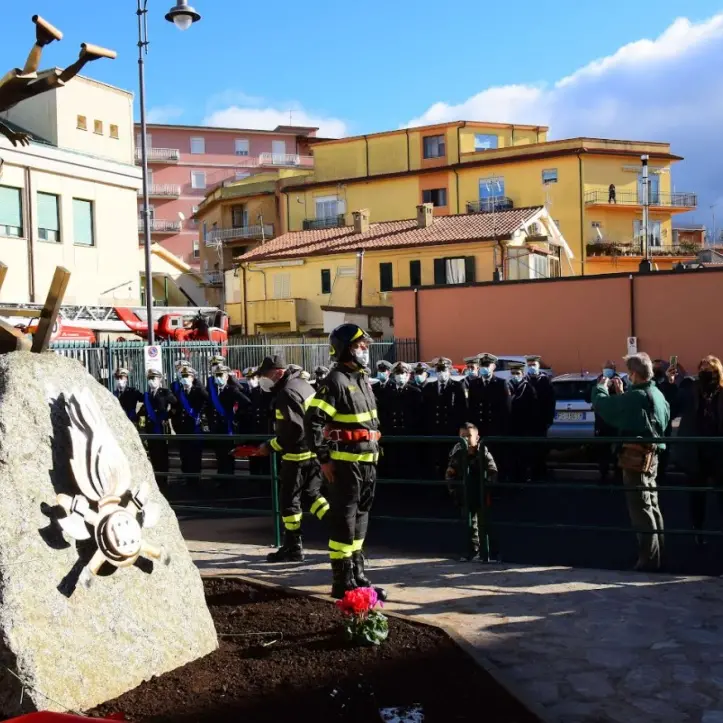 Vibo celebra Santa Barbara: inaugurato un monumento dedicato ai vigili del fuoco