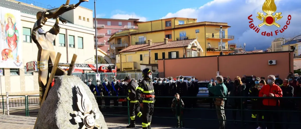Vibo celebra Santa Barbara: inaugurato un monumento dedicato ai vigili del fuoco